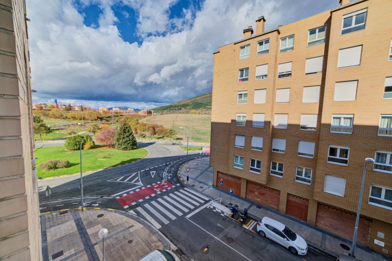 Pisos en Venta en Pamplona-Iruña en zona Rochapea con 3 habitaciones, CRUZ DE BARKAZIO, 35
