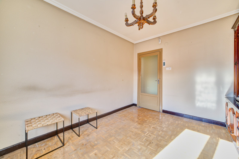 Pisos en Venta en Pamplona-Iruña en zona Chantrea con 3 habitaciones, Calle Beriain, 5