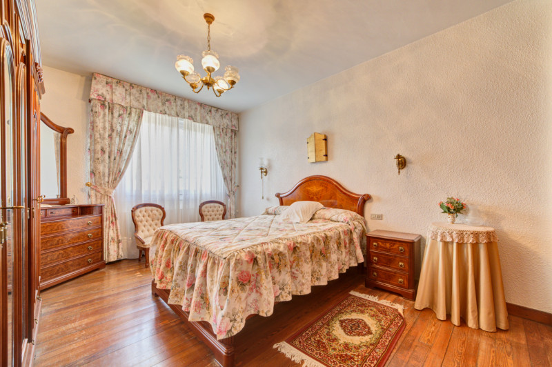 Locales en Venta en Monreal con 4 habitaciones, Carretera Jaca, 2