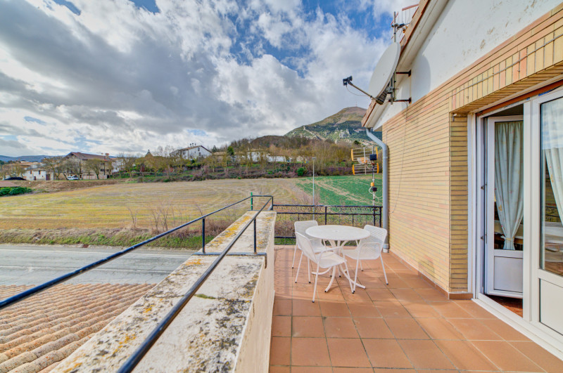 Locales en Venta en Monreal con 4 habitaciones, Carretera Jaca, 2