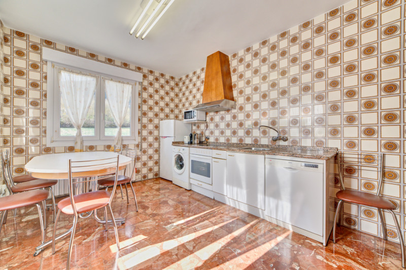 Locales en Venta en Monreal con 4 habitaciones, Carretera Jaca, 2