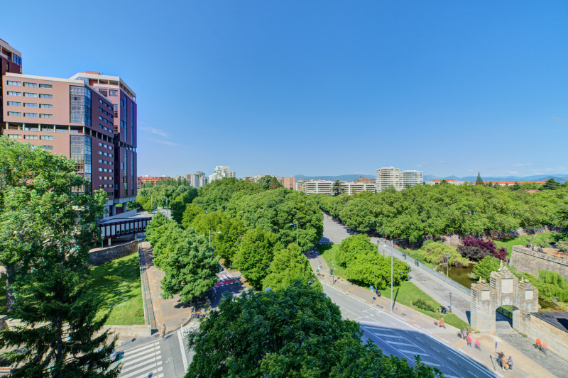 Pisos en Venta en Pamplona-Iruña en zona 1 ensanche con 6 habitaciones, Calle Navas de Tolosa, 29