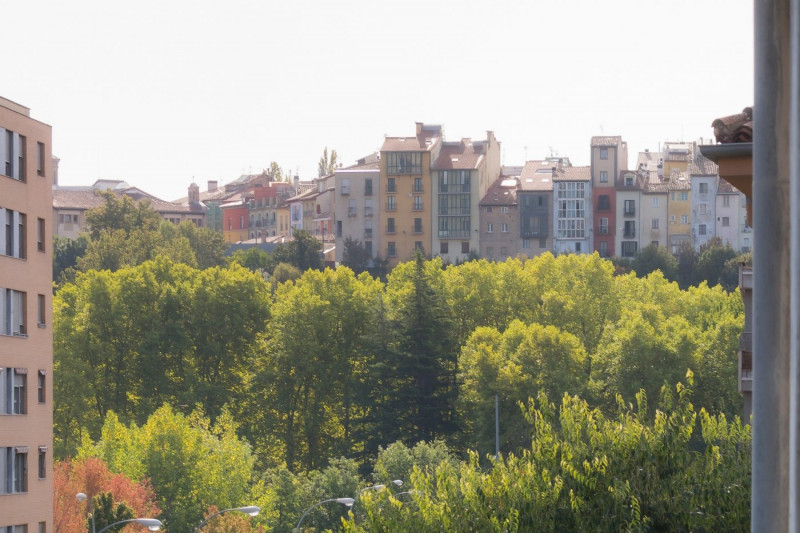 Pisos en Venta en Pamplona-Iruña en zona Rochapea con 4 habitaciones, CALLE BERNARDINO TIRAPU, 25