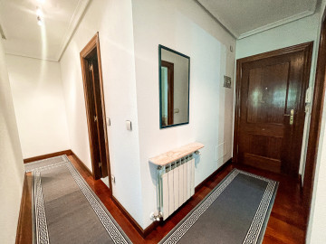 SE ALQUILA PISO DE DOS DORMITORIOS EN AMPUERO