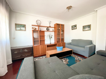 SE ALQUILA PISO DE DOS DORMITORIOS EN AMPUERO