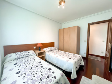 SE ALQUILA PISO DE DOS DORMITORIOS EN AMPUERO