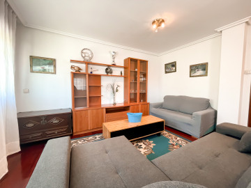 SE ALQUILA PISO DE DOS DORMITORIOS EN AMPUERO