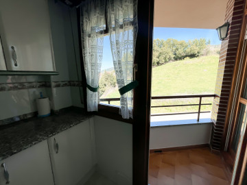 SE ALQUILA PISO DE DOS DORMITORIOS EN AMPUERO