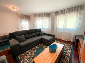 SE ALQUILA PISO DE DOS DORMITORIOS EN AMPUERO