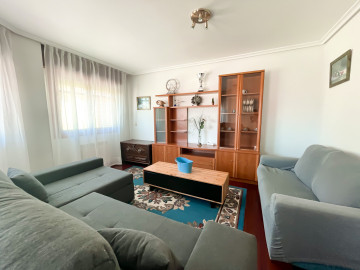 SE ALQUILA PISO DE DOS DORMITORIOS EN AMPUERO