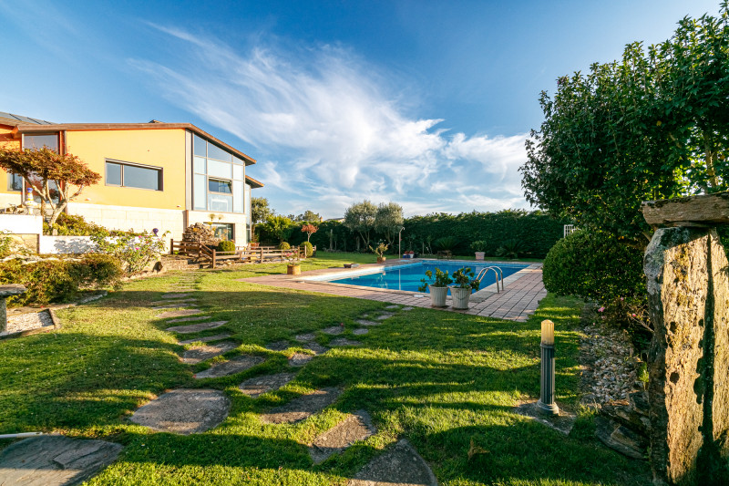 Houses & Villas in Nigrán