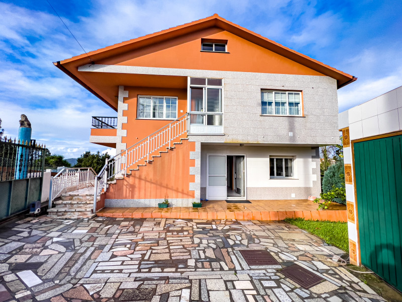 Houses & Villas in Sanxenxo