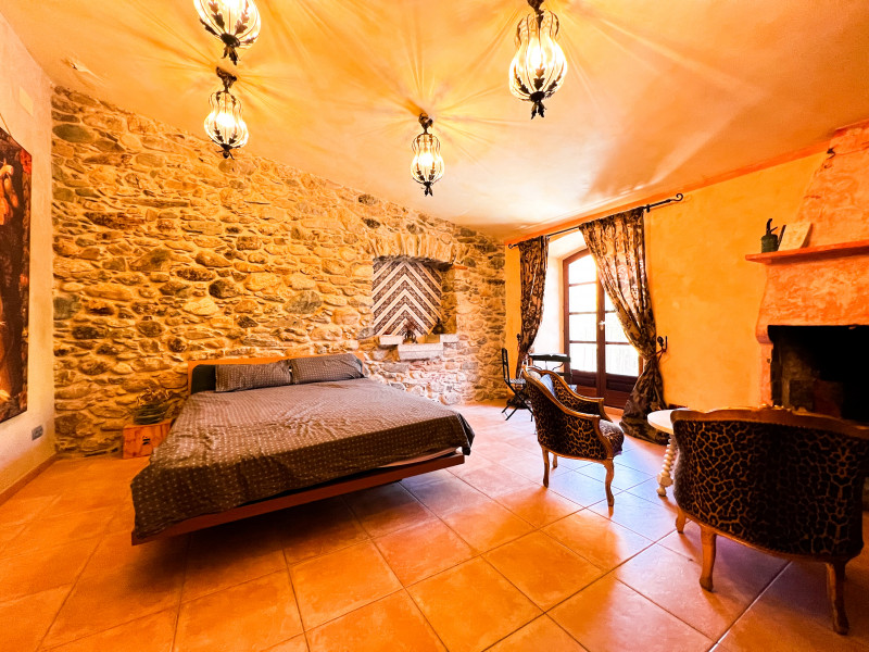 <p>Historic farmhouse in Mollet de Peralada with a successful restaurant included</p>