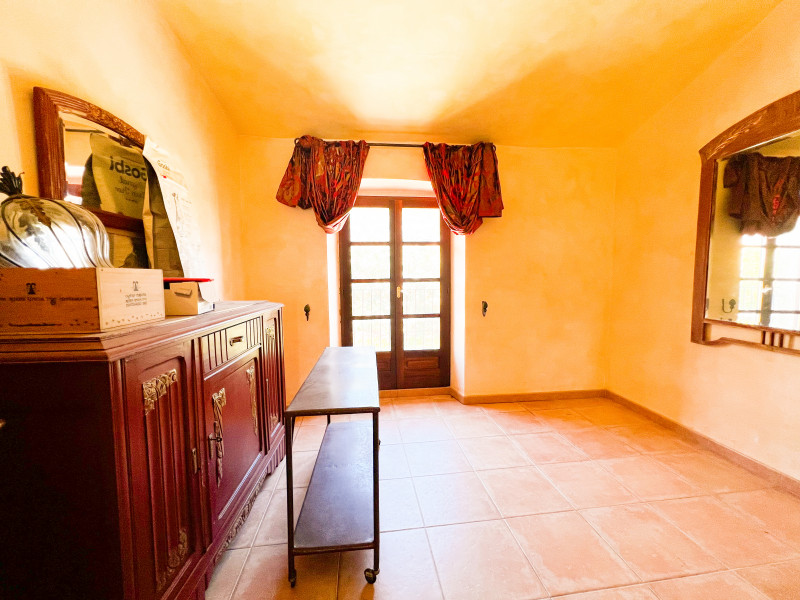 <p>Historic farmhouse in Mollet de Peralada with a successful restaurant included</p>