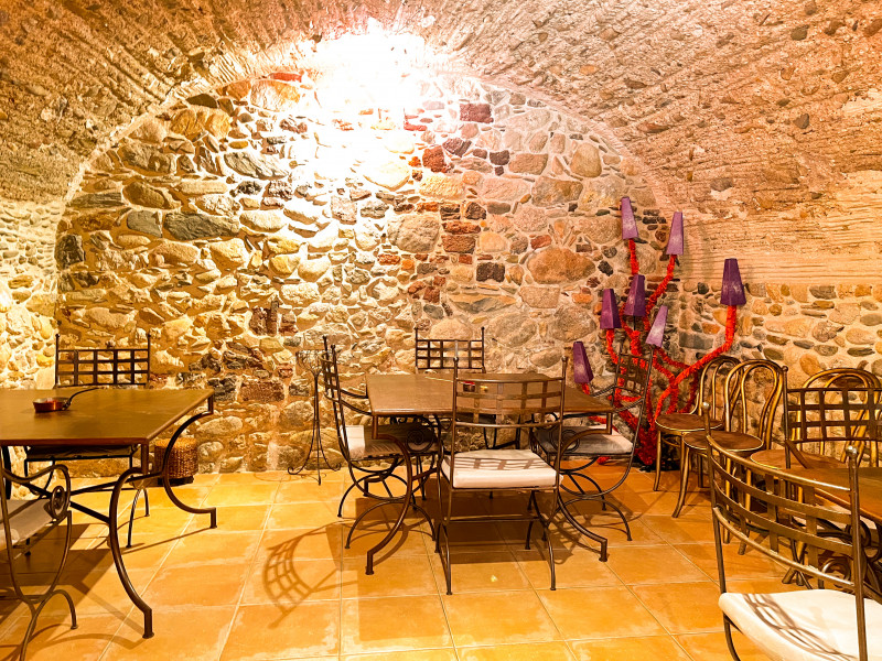 <p>Historic farmhouse in Mollet de Peralada with a successful restaurant included</p>