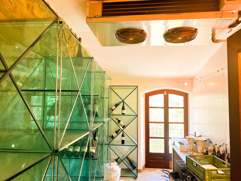 <p>Historic farmhouse in Mollet de Peralada with a successful restaurant included</p>