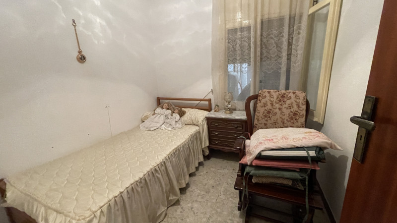 <p>Roses, downtown. Spacious apartment with 5 bedrooms and garage and storage space.</p>