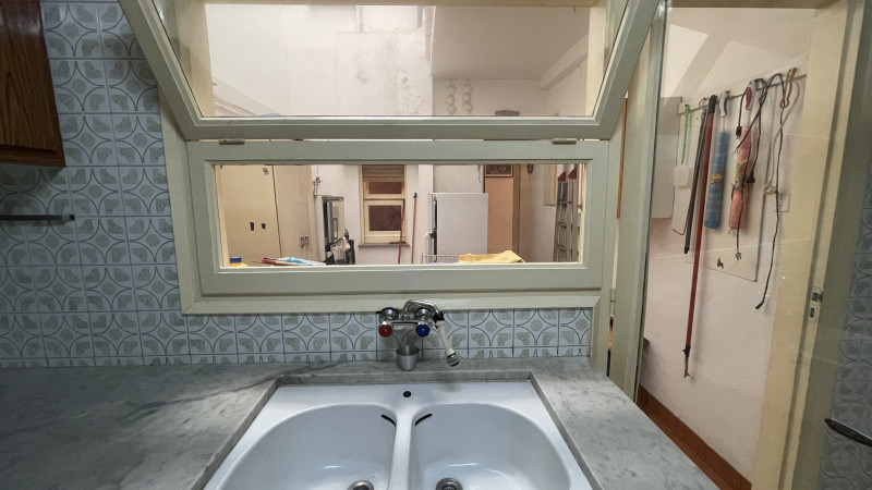 <p>Roses, downtown. Spacious apartment with 5 bedrooms and garage and storage space.</p>