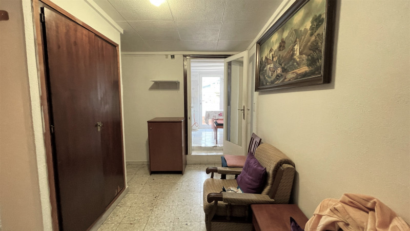 <p>Roses, downtown. Spacious apartment with 5 bedrooms and garage and storage space.</p>