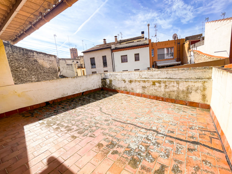 <p>Castellón d Empúries; Town house for investment of 2 floors</p>
