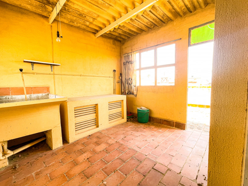 <p>Castellón d Empúries; Town house for investment of 2 floors</p>