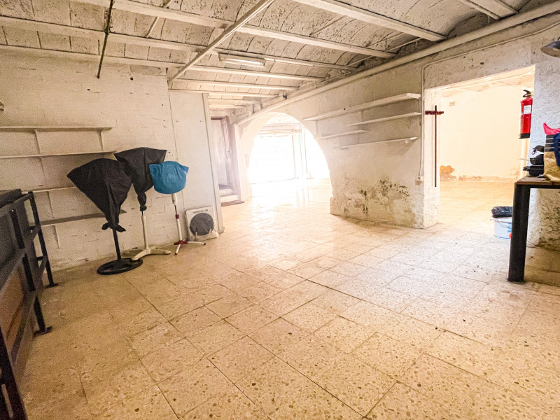 <p>Castellón d Empúries; Town house for investment of 2 floors</p>