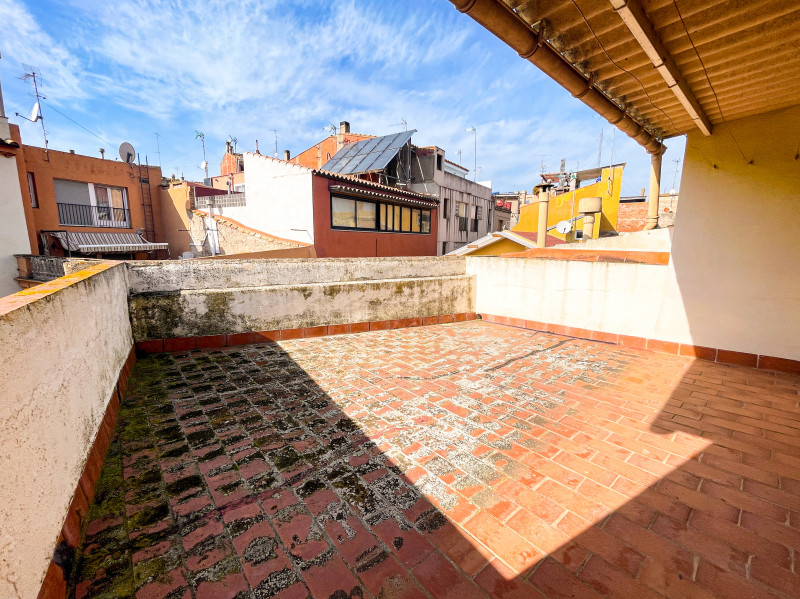 <p>Castellón d Empúries; Town house for investment of 2 floors</p>