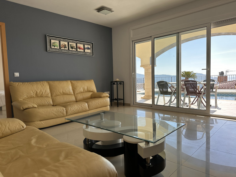 <p>House with sea views</p>