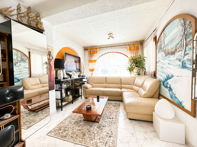 Empuriabrava: Casa majestuosa cerca del canal
