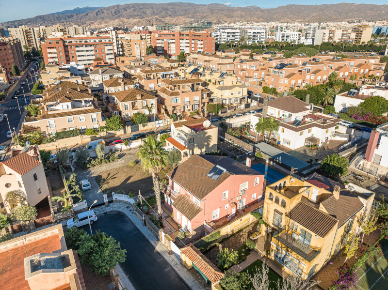 CASA EN ZONA NUEVA ALMERÍA - ALMERÍA