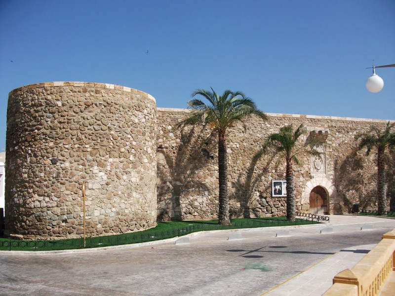 CASA RUSTICA EN EL CENTRO DE CARBONERAS