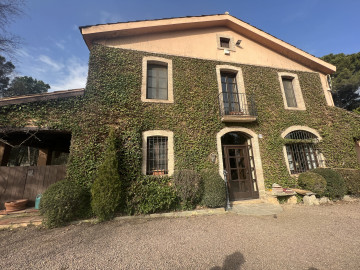 Masia en venda amb parcel-la de 5 hectàrees