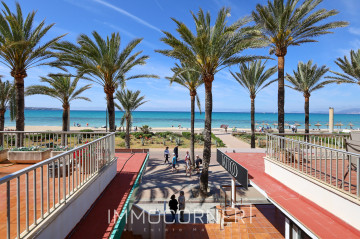 Apartamento de dos dormitorios en primera línea en El Arenal