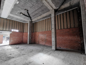 Local comercial de 90 m2 en zona inmejorable de Colindres