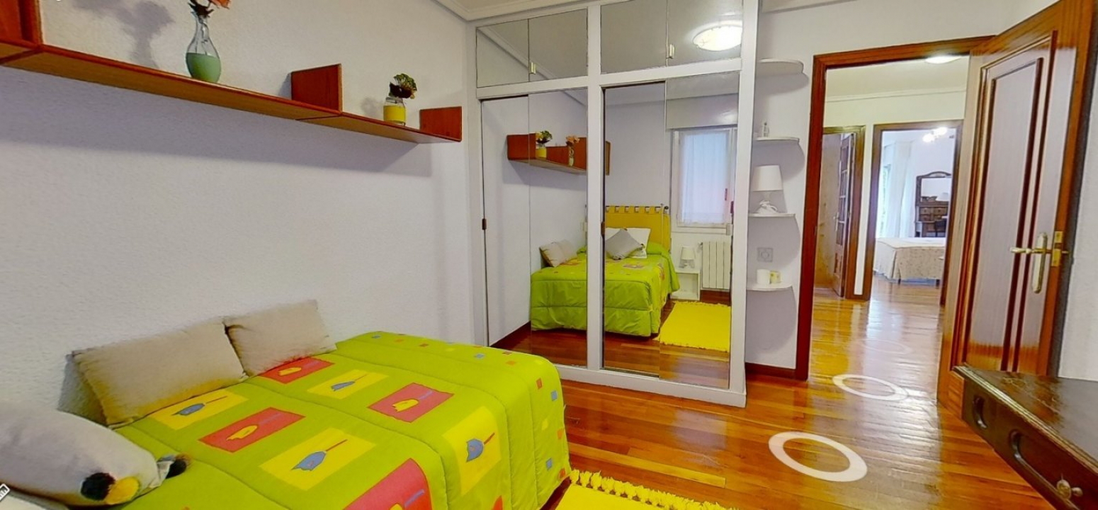 Santander, junto a los Ministerios de la calle Vargas de 4 dormitorios con garaje opcional
