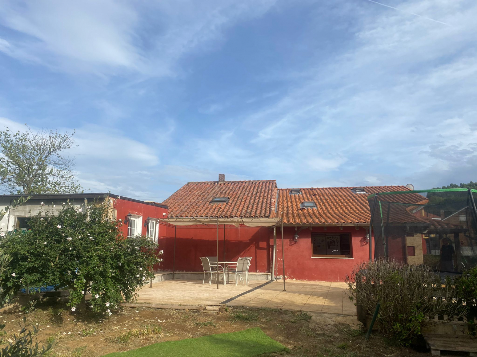 Casa pareada en buen estado con jardin junto Torrelavega