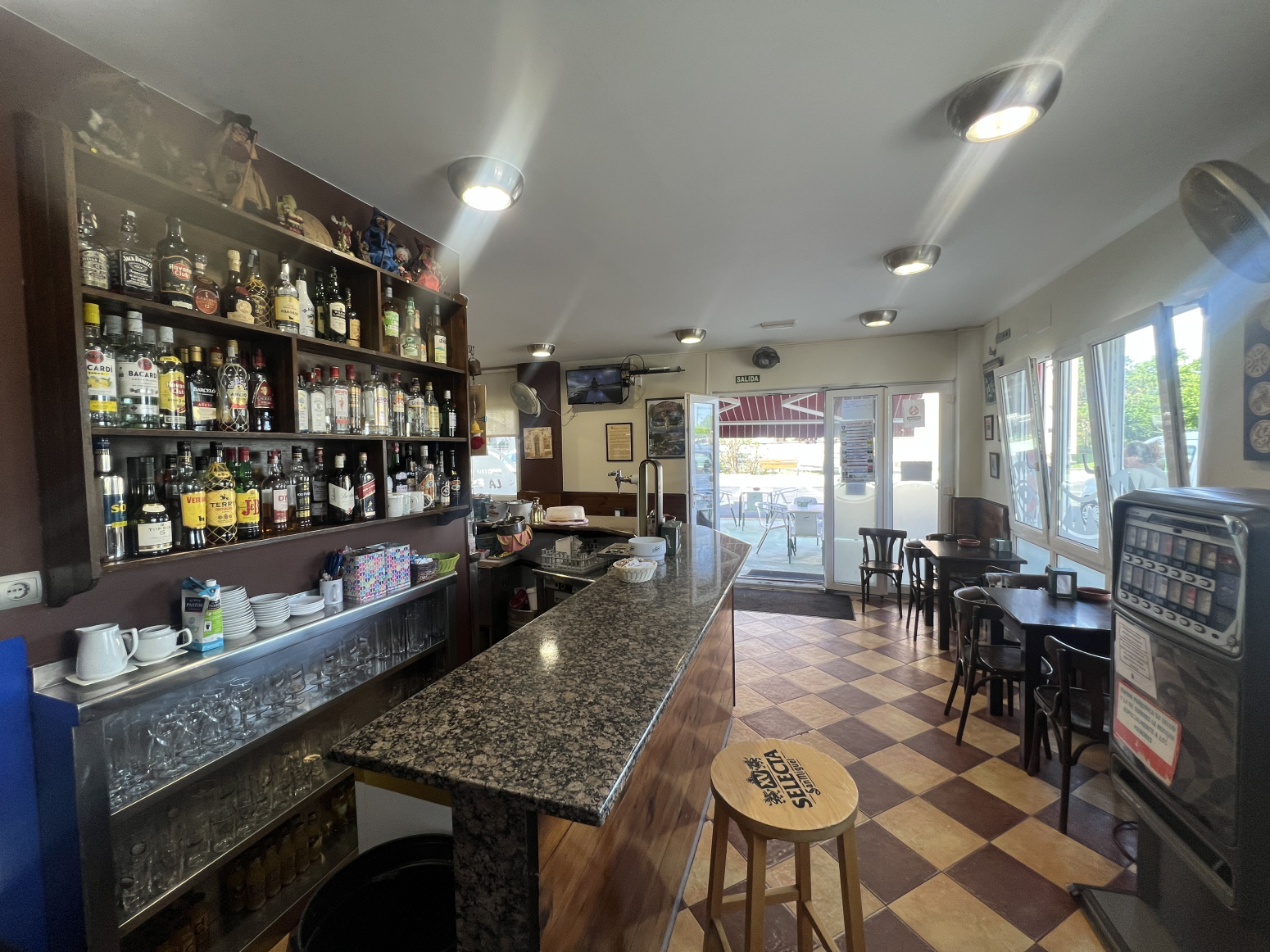 Bar en funcionamiento en venta en el pueblo de Vargas